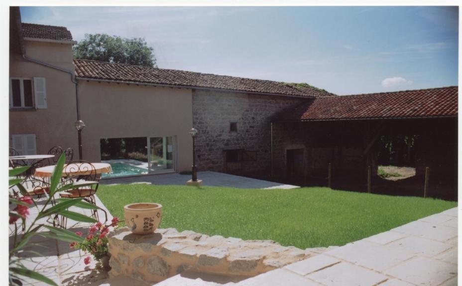 Bed and Breakfast La Ferme Des Roses Panissieres Экстерьер фото
